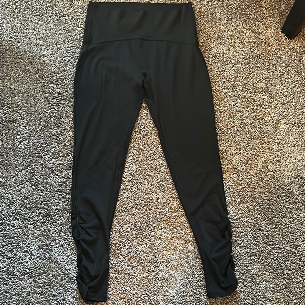 Ivivva Black High-Waisted Leggings - 12